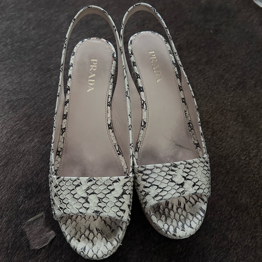 Prada Snakeskin Print Cork Wedges
Brown Beige Size 8.5
